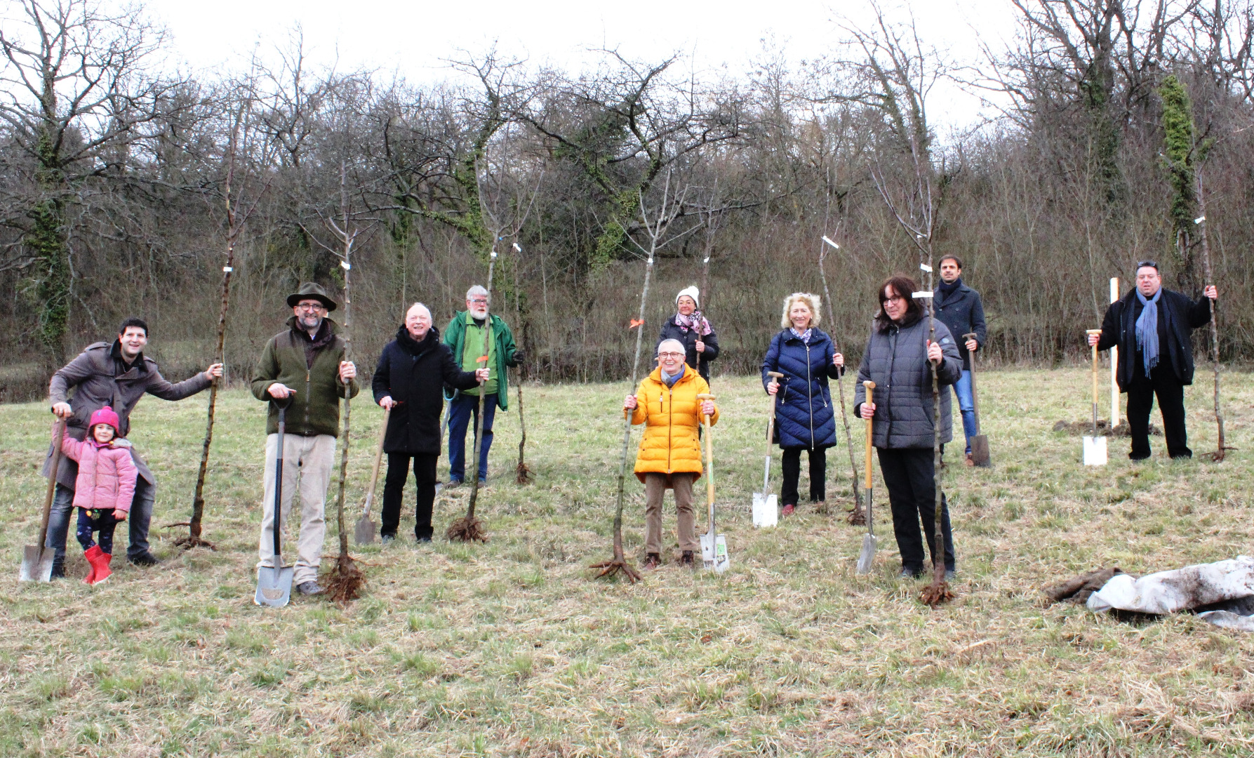 v.l. n. r.: Benjamin Chait, Umweltminister Reinhold Jost, Prof. Roland Rixecker, Udo Weyrath, Ricarda Kunger, Nathalie Shabazadeh, Bürgermeisterin Maria Vermeulen, Silvia Becker, Johannes Guagnin, Yoram Ehrlich.